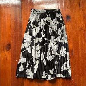 Club Monaco Black and White Floral Pleated Midi Skirt